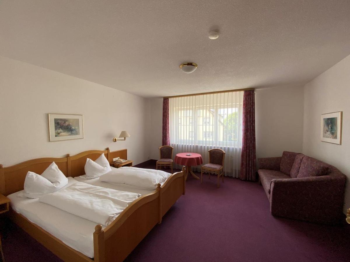 Hotel-Restaurant Zum Loewen イェシュテッテン エクステリア 写真