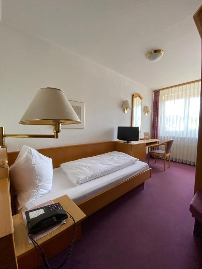 Hotel-Restaurant Zum Loewen イェシュテッテン エクステリア 写真