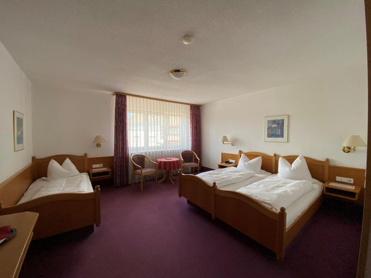 Hotel-Restaurant Zum Loewen イェシュテッテン エクステリア 写真