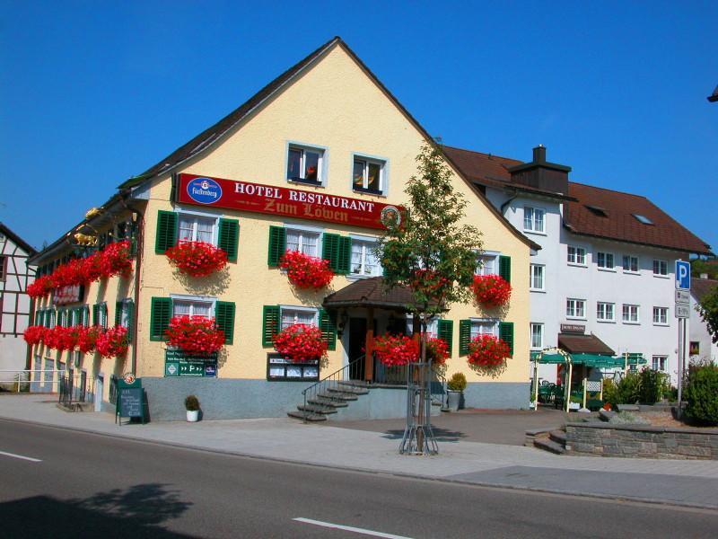 Hotel-Restaurant Zum Loewen イェシュテッテン エクステリア 写真